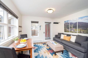 Cloud Nine, Walk to Gondola, Top Floor on River & Hot Tub condo Telluride